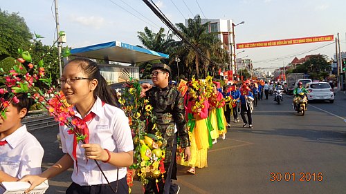 Trường THCS Trần Bình Trọng tham gia "Ngày hội phố xuân" thành phố Thủ Dầu Một năm học 2015 - 2016
