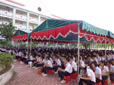 Trường THCS Trần Bình Trọng tổ chức kỉ niệm ngày Nhà giáo Việt Nam 20/11