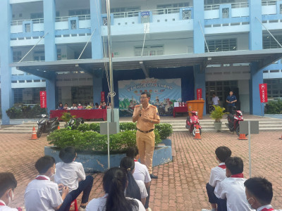 Trường THCS Trần Bình Trọng, thành phố Thủ Dầu Một, tỉnh Bình Dương tổ chức buổi Sinh hoạt Chuyên đề “Văn hóa giao thông” năm học 2022 – 2023