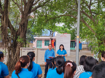 CĐCS Trần Bình Trọng tham gia ra quân vệ sinh, tuyên truyền thực hiện mô hình "Thành phố không rác" năm 2023