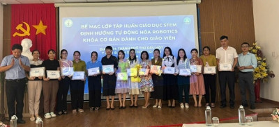 Giáo viên trường THCS Trần Bình Trọng tham gia "Lớp tập huấn giáo dục Stem định hướng tự động hóa Robotics khóa cơ bản dành cho giáo viên" Năm học 2024-2025