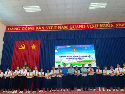 LIÊN ĐỘI THCS TRẦN BÌNH TRỌNG KẾT HỢP CÙNG HỘI ĐỒNG ĐỘI PHƯỜNG TÂN AN TỔ CHỨC TẬP HUẤN BAN CHỈ HUY LIÊN ĐỘI