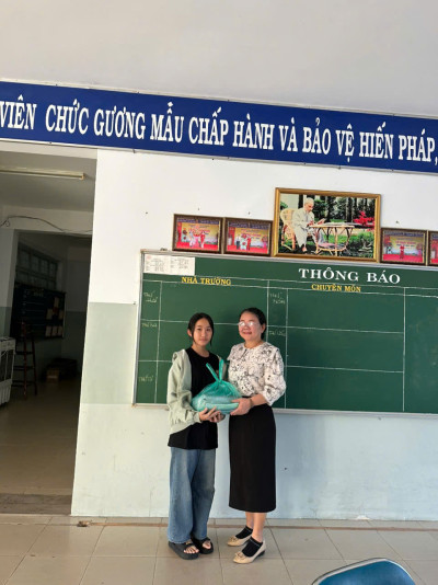 MÔ HÌNH “ SÁCH QUÝ TẶNG BẠN” – CHIA SẺ YÊU THƯƠNG