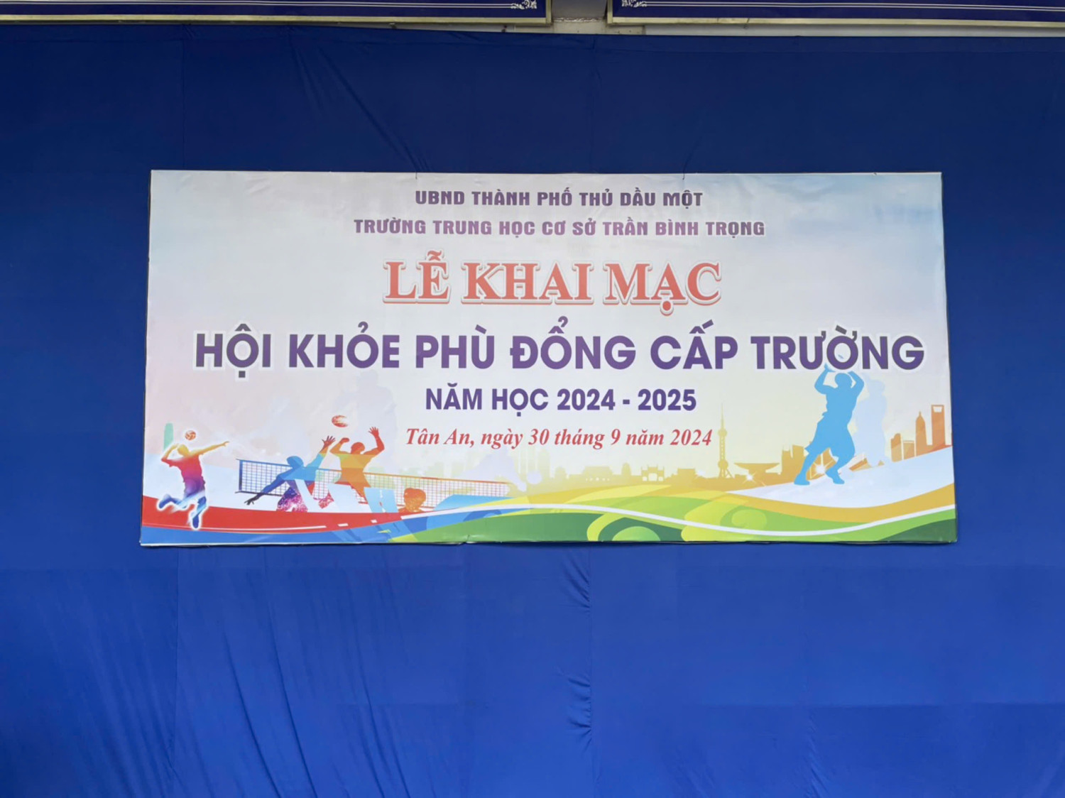 TRƯỜNG THCS TRẦN BÌNH TRỌNG TỔ CHỨC KHAI MẠC HỘI KHỎE PHÙ ĐỔNG VÒNG TRƯỜNG NĂM HỌC 2024-2025